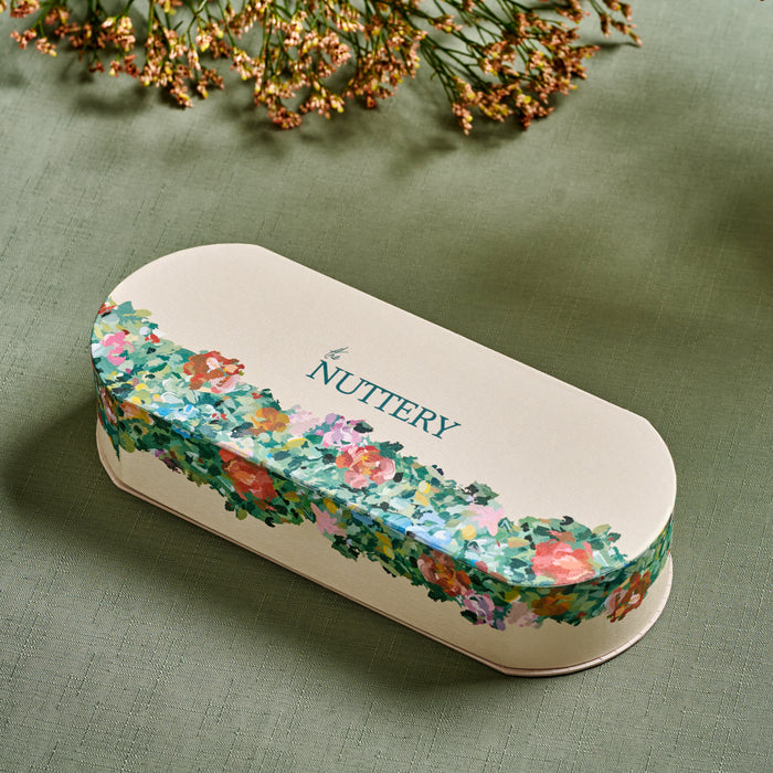 This elegant floral tin gift box is perfect for special occasions, featuring a botanical design that enhances its charm and appeal. Ideal for gifting high-end gourmet treats, this packaging adds a touch of refinement and beauty.