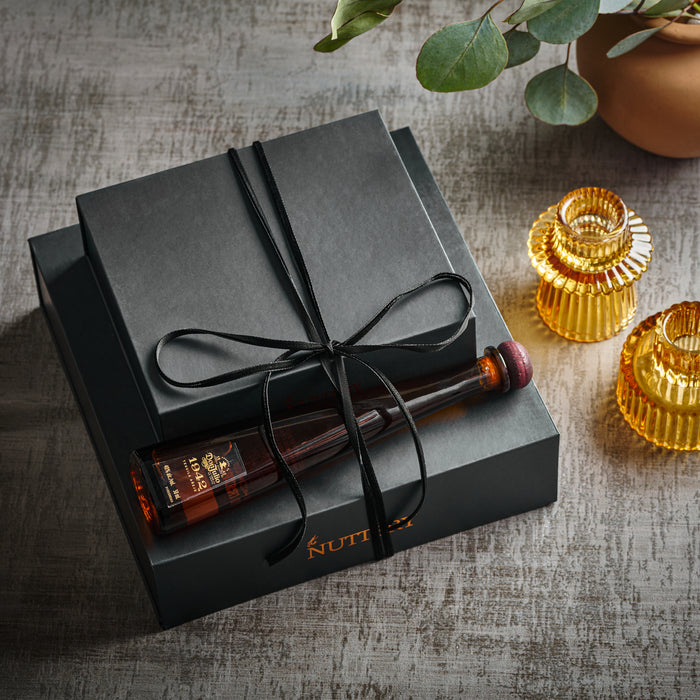 Treat yourself or a loved one with this elegant gift box filled with premium nuts, crunchy snacks, and gourmet chocolates. Perfect for celebrations, corporate gifts, or indulging in a luxurious snacking experience.