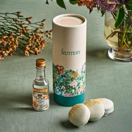Featuring a botanical design and exquisite gourmet treats, this floral-themed gift tube is an ideal choice for corporate gifts, weddings, and festive celebrations. Thoughtfully designed for both aesthetics and taste.