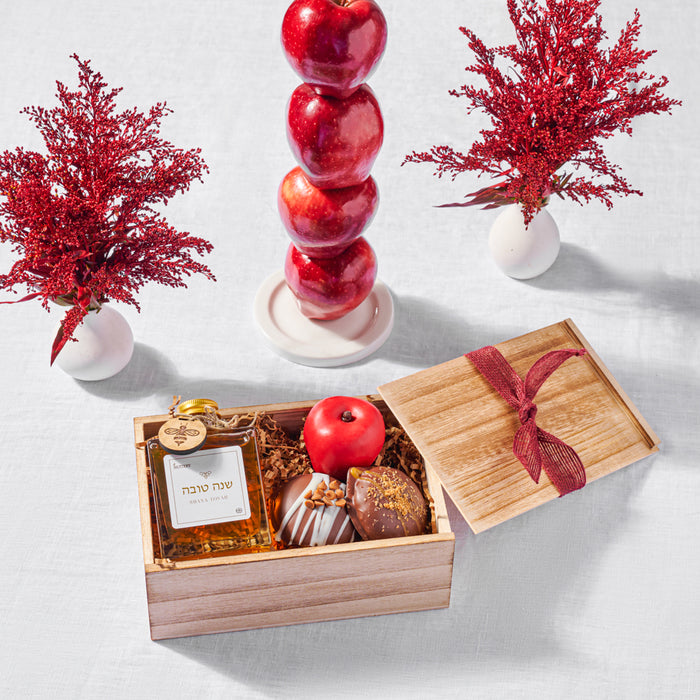 The Nuttery Shana Tova Specialty Platter – a beautifully arranged selection of gourmet chocolates, dried fruits, and a festive pomegranate-themed cookie, elegantly presented in a premium wooden tray for Rosh Hashanah celebrations.