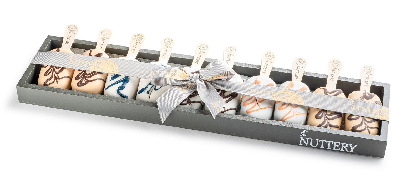A beautifully arranged set of four dairy chocolate pops, coated in smooth white chocolate and decorated with delicate floral accents. Ideal for celebrations, these gourmet treats bring a touch of elegance to any occasion.